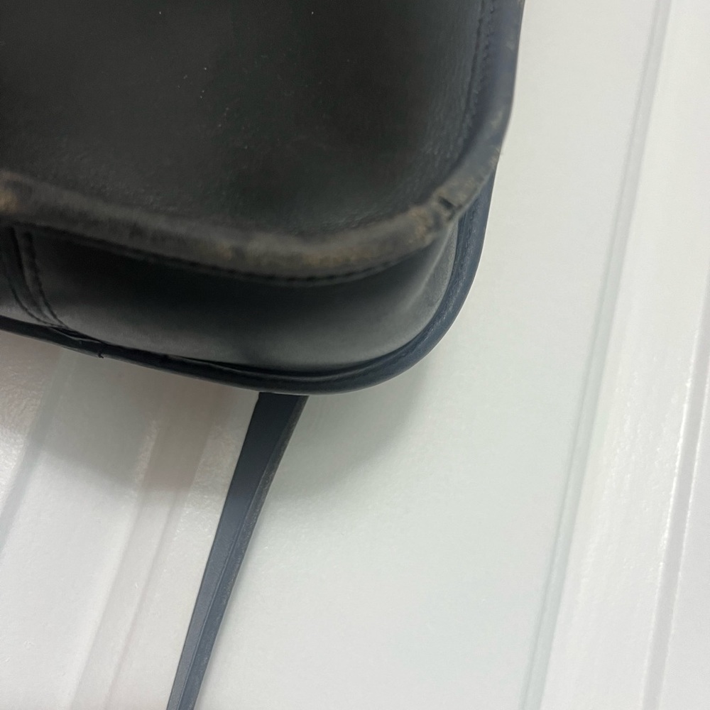 Vintage Coach Black Leather Crossbody with Gold Turnlock - Picture 9 of 9